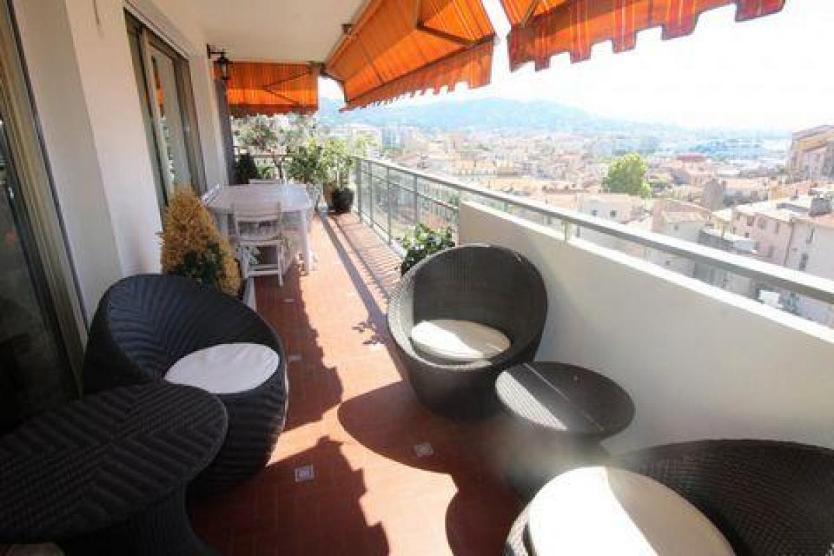 2 bedrooms Condo in Cannes, France No. 11659