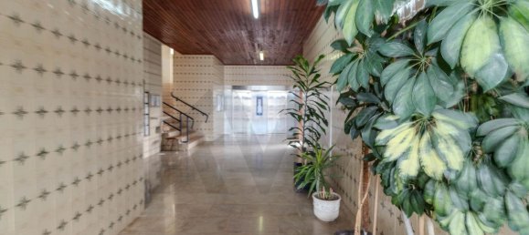 4 bedrooms Apartment in Vila Nova de Gaia, Portugal No. 86399 2