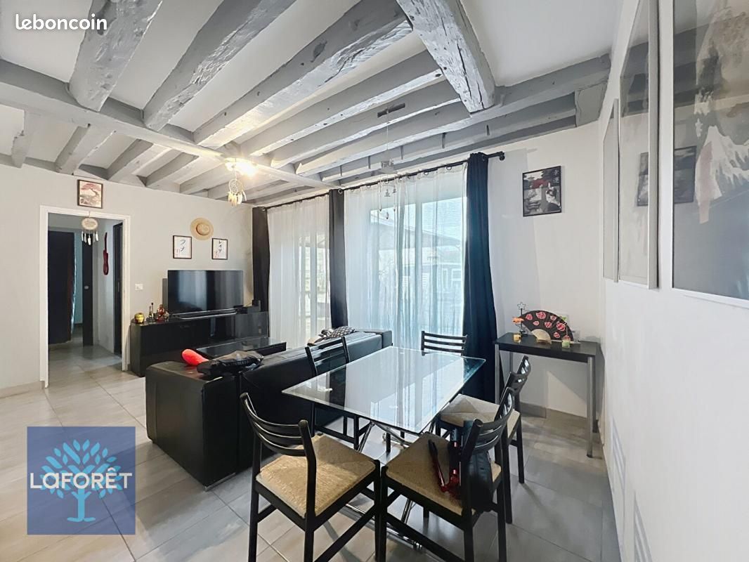 3 bedrooms Apartment in Mennecy, France No. 126607