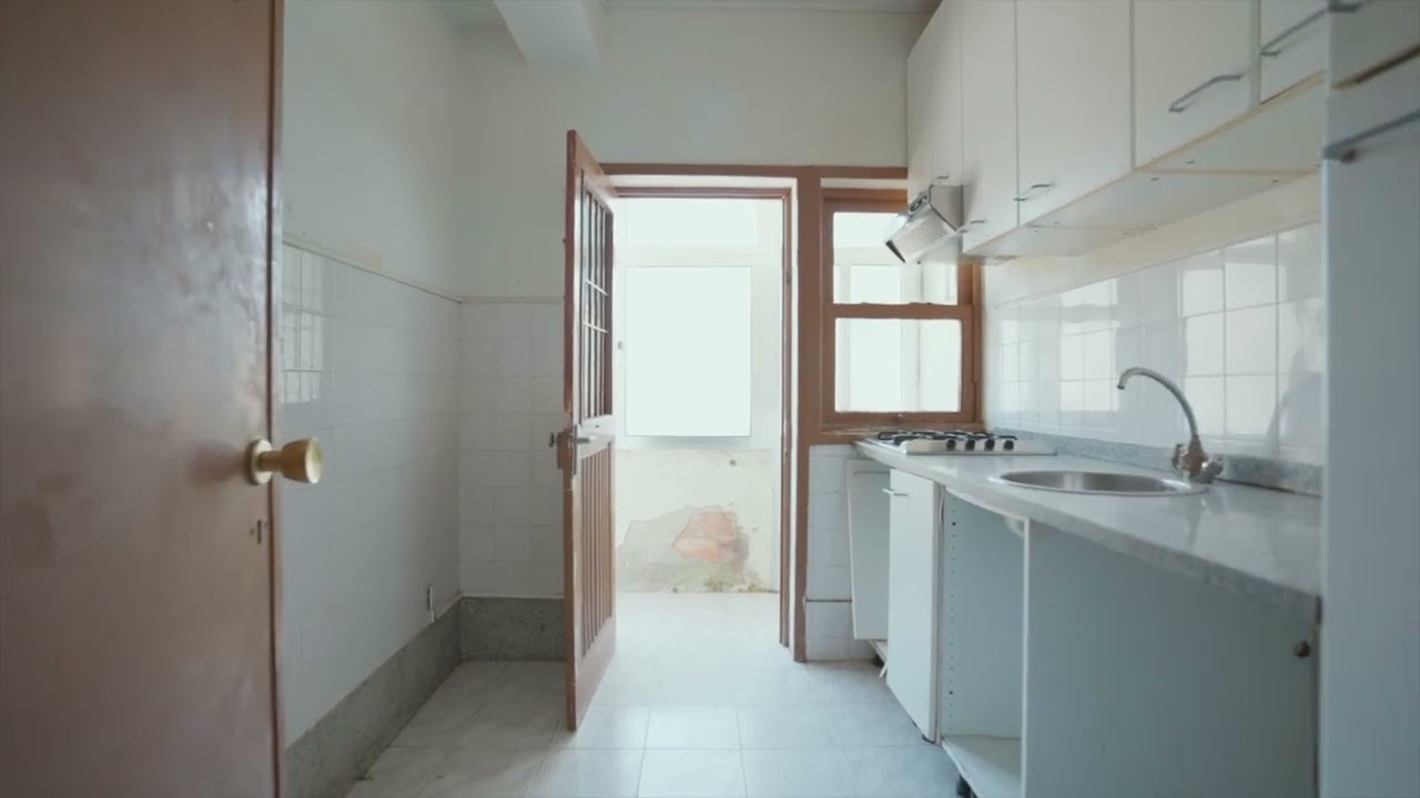  Building in Aguas Santas, Portugal No. 296229