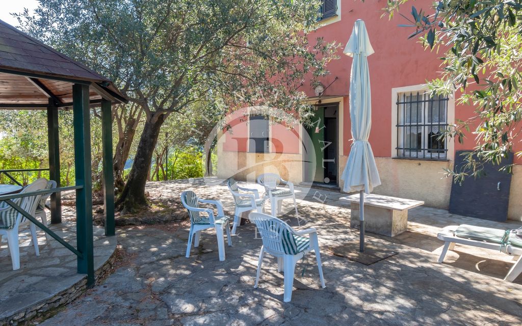 3 bedrooms Villa in Avegno, Italy No. 289434