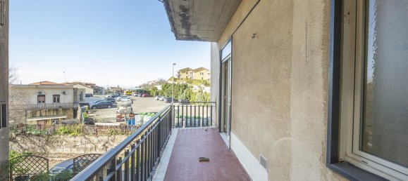 3 bedrooms Apartment in Belpasso, Italy No. 105523 2