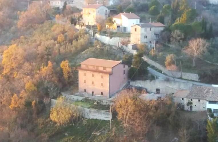 Дом с 6 комнатами в Альвито, Италия № 107311