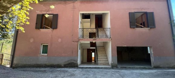 Дом с 6 комнатами в Альвито, Италия № 107311 4