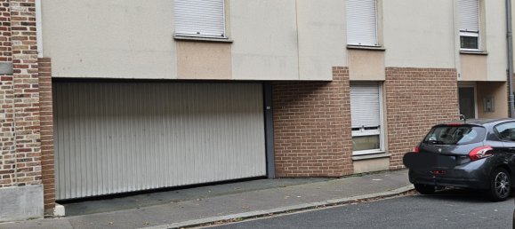  Parking in Amiens, France No. 215326 3