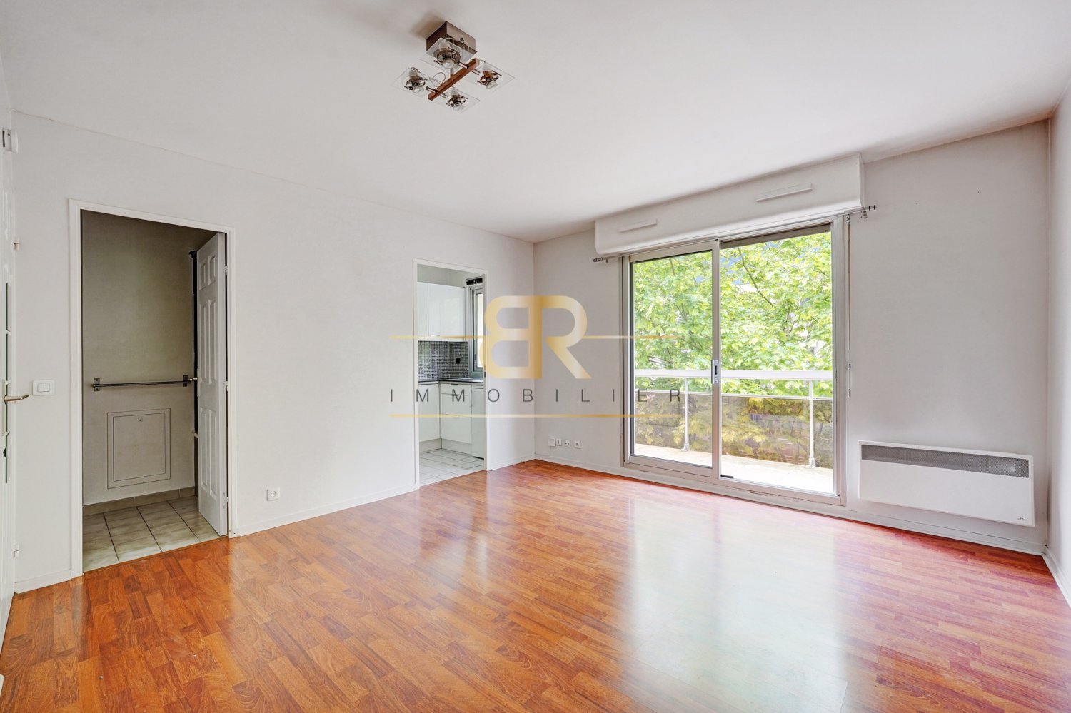 Studio in Joinville-le-Pont, France No. 332499