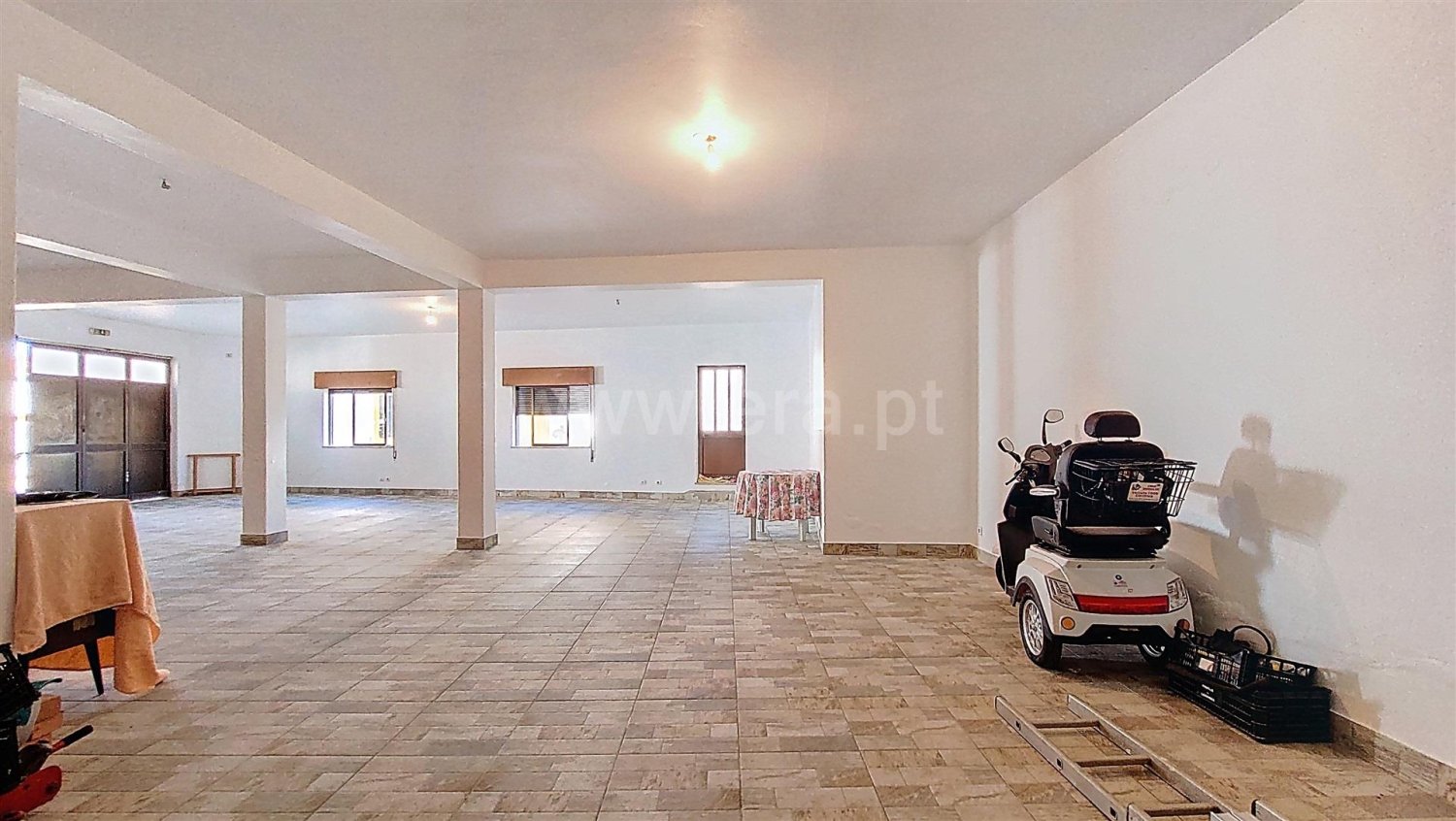Entrepôt à Alvor, Portugal 170m² No. 334831