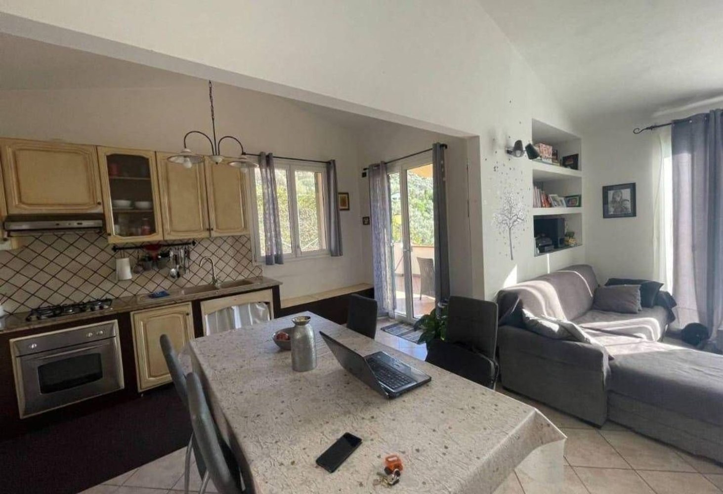 5 bedrooms Villa in Imperia, Italy No. 385202