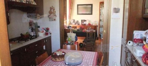 4 rooms Apartment in Rome, Italy No. 24902 3