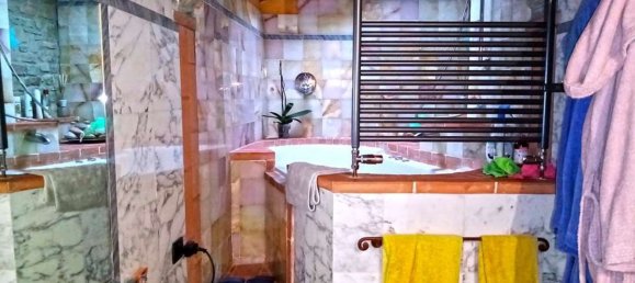 Дом с 6 комнатами в Чивителла ин Валь ди Кьяна, Италия № 200038 23