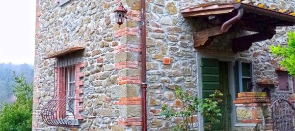 Дом с 6 комнатами в Чивителла ин Валь ди Кьяна, Италия № 200038 2