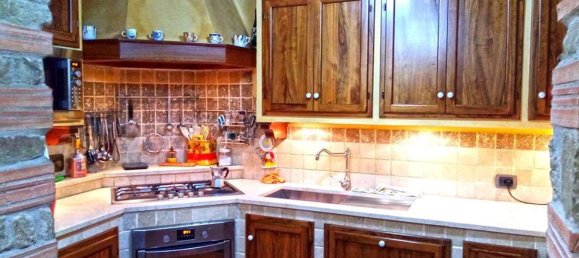 Дом с 6 комнатами в Чивителла ин Валь ди Кьяна, Италия № 200038 11