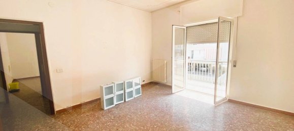 3 rooms Apartment in Bari, Italy No. 34286 6