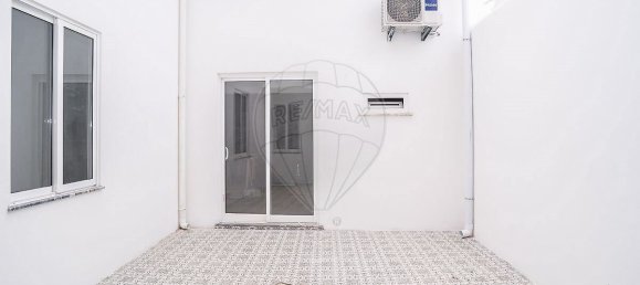 6 bedrooms Building in Portimao, Portugal No. 123279 2