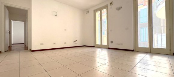 3 rooms Apartment in Pontenure, Italy No. 7089 2
