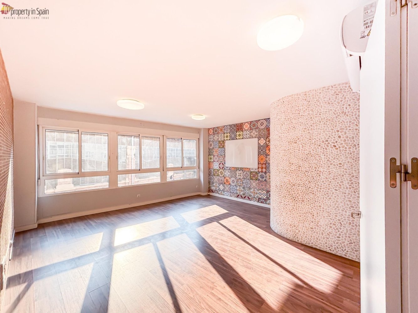 Escritório em Alicante, Spain 89 m² N.º 193252