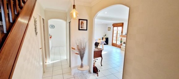 4 bedrooms House in Saint-Lo, France No. 192589 8