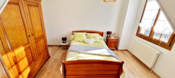 4 bedrooms House in Saint-Lo, France No. 192589 20