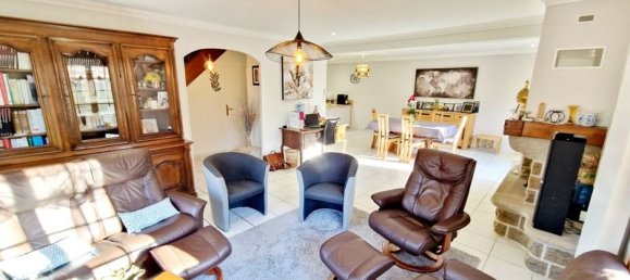 4 bedrooms House in Saint-Lo, France No. 192589 9