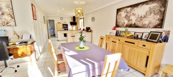 4 bedrooms House in Saint-Lo, France No. 192589 3