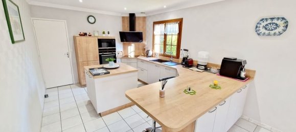 4 bedrooms House in Saint-Lo, France No. 192589 2