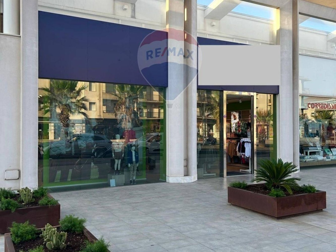 1 room Commercial property in Caltagirone, Italy No. 266459