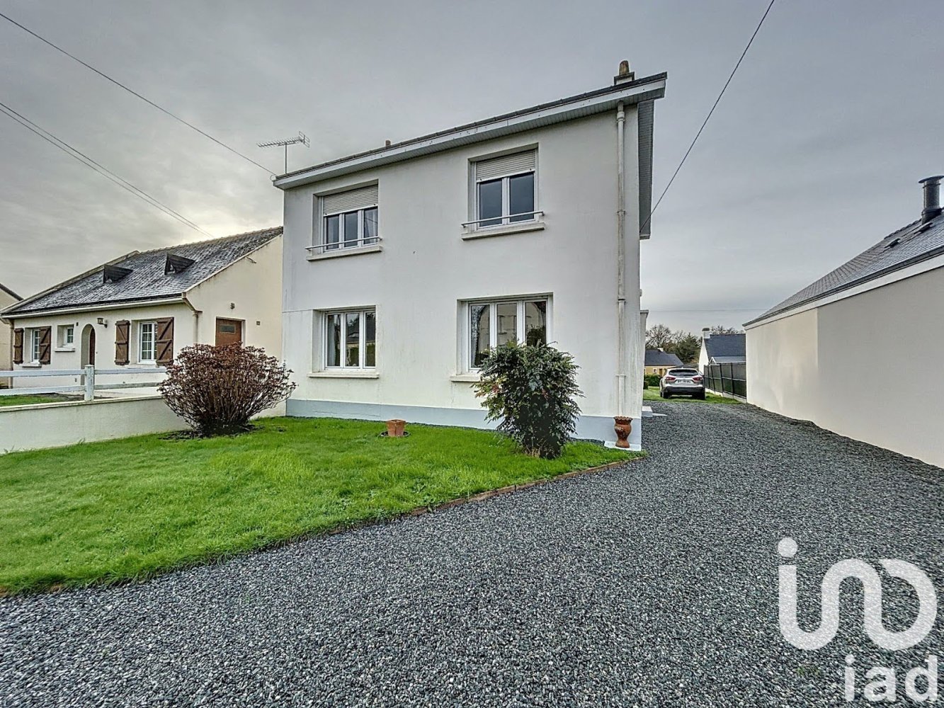 Casa de 3 dormitorios en La Chapelle-Launay, France No. 100802