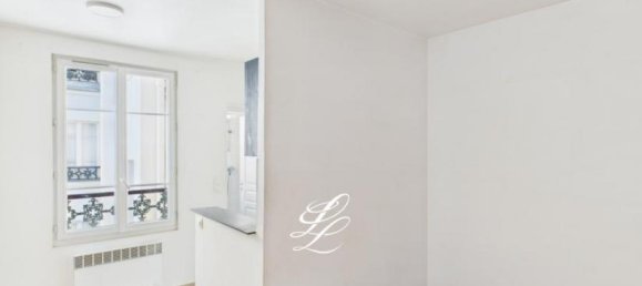 Studio in Paris, France No. 123970 3