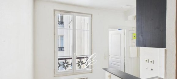 Studio in Paris, France No. 123970 4