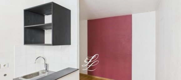 Studio in Paris, France No. 123970 2