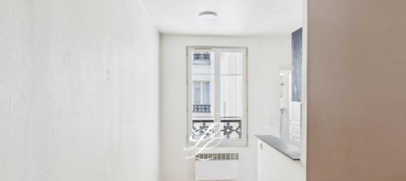 Studio in Paris, France No. 123970 5