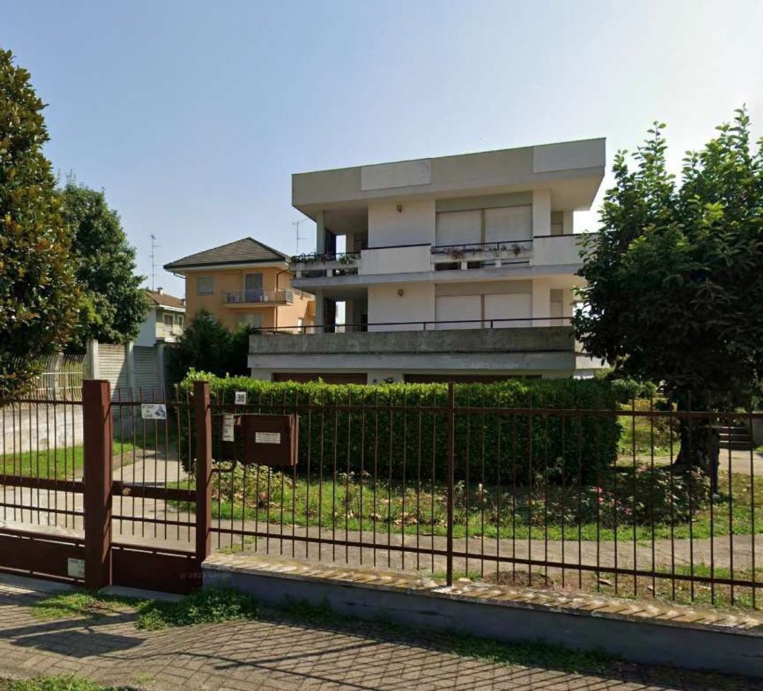 Квартира с 4 спальнями в Верчелли, Италия № 364501