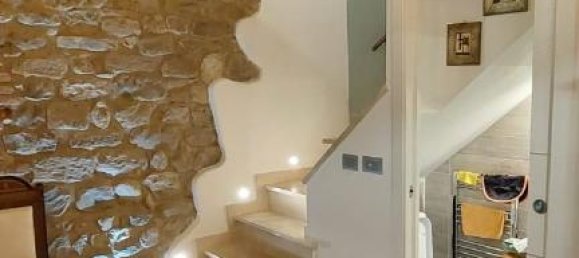 Дом с 7 комнатами в Капрая э Лимите, Италия № 17643 3