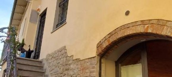 Дом с 7 комнатами в Капрая э Лимите, Италия № 17643 4