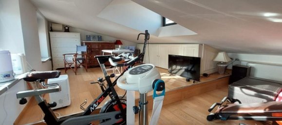 Дом с 7 комнатами в Капрая э Лимите, Италия № 17643 8