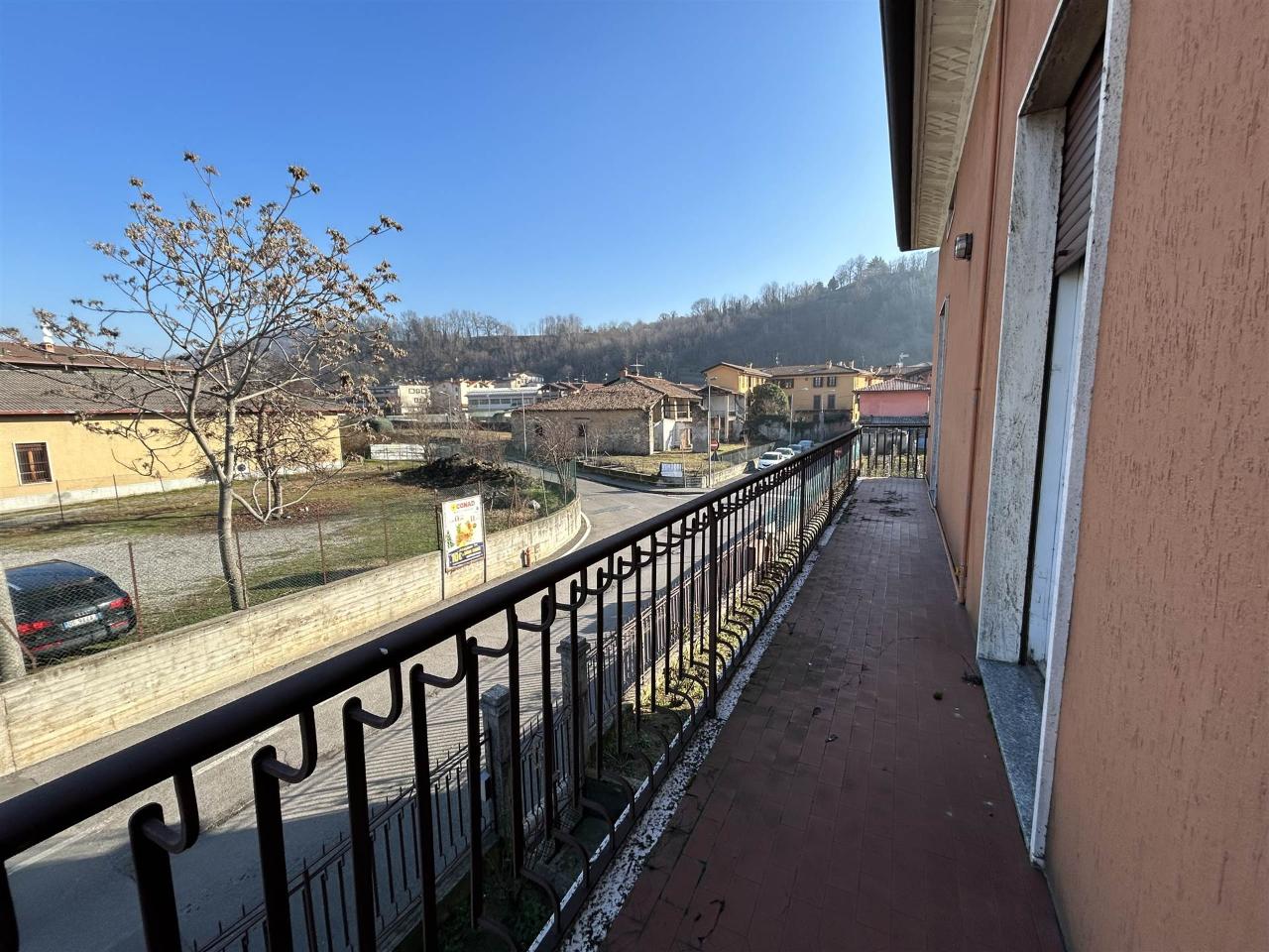 Casa de 10 habitaciónes en Capriolo, Italy No. 149642