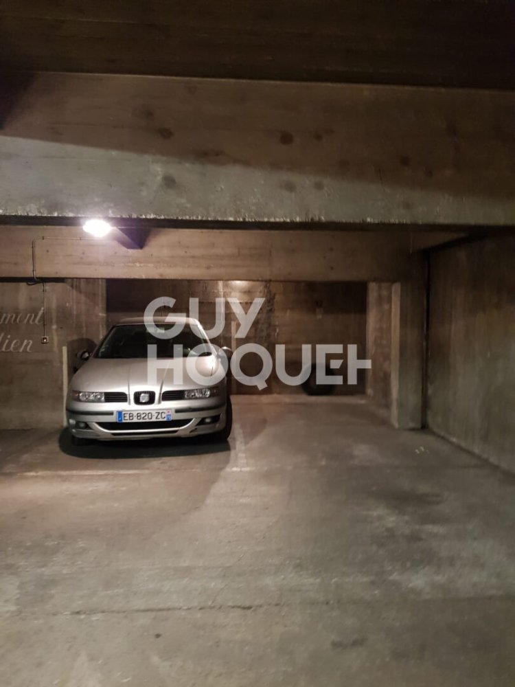 10m² Parking in Paris, France No. 187338