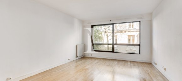 Studio in Paris, France No. 123305 2