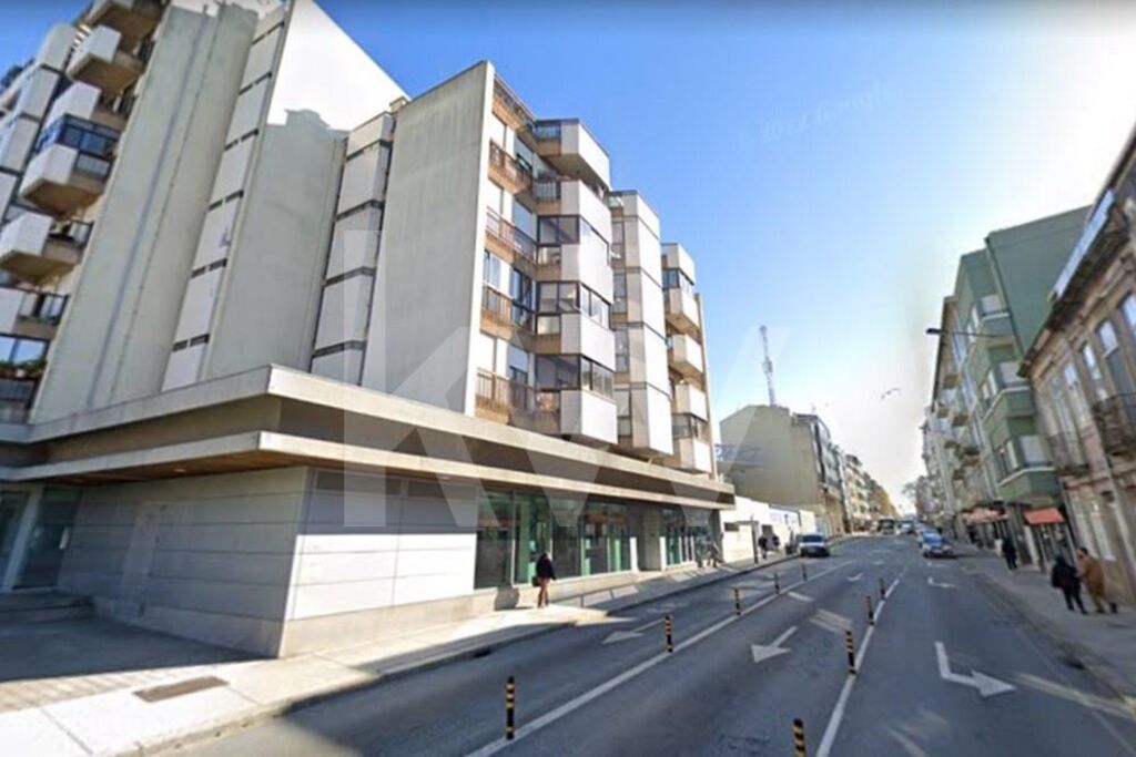 Коммерческая недвижимость 5135м² в Порту, Португалия № 50354