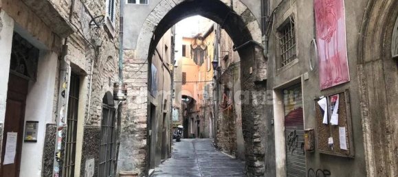 134m² Commercial property in Perugia, Italy No. 146051 2