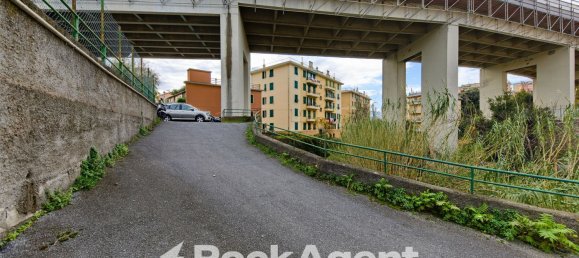 809m² Commercial property in Genoa, Italy No. 12779 3