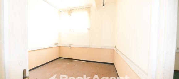 809m² Commercial property in Genoa, Italy No. 12779 6