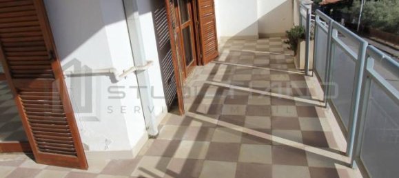 7 rooms Apartment in Cosenza, Italy No. 144888 2