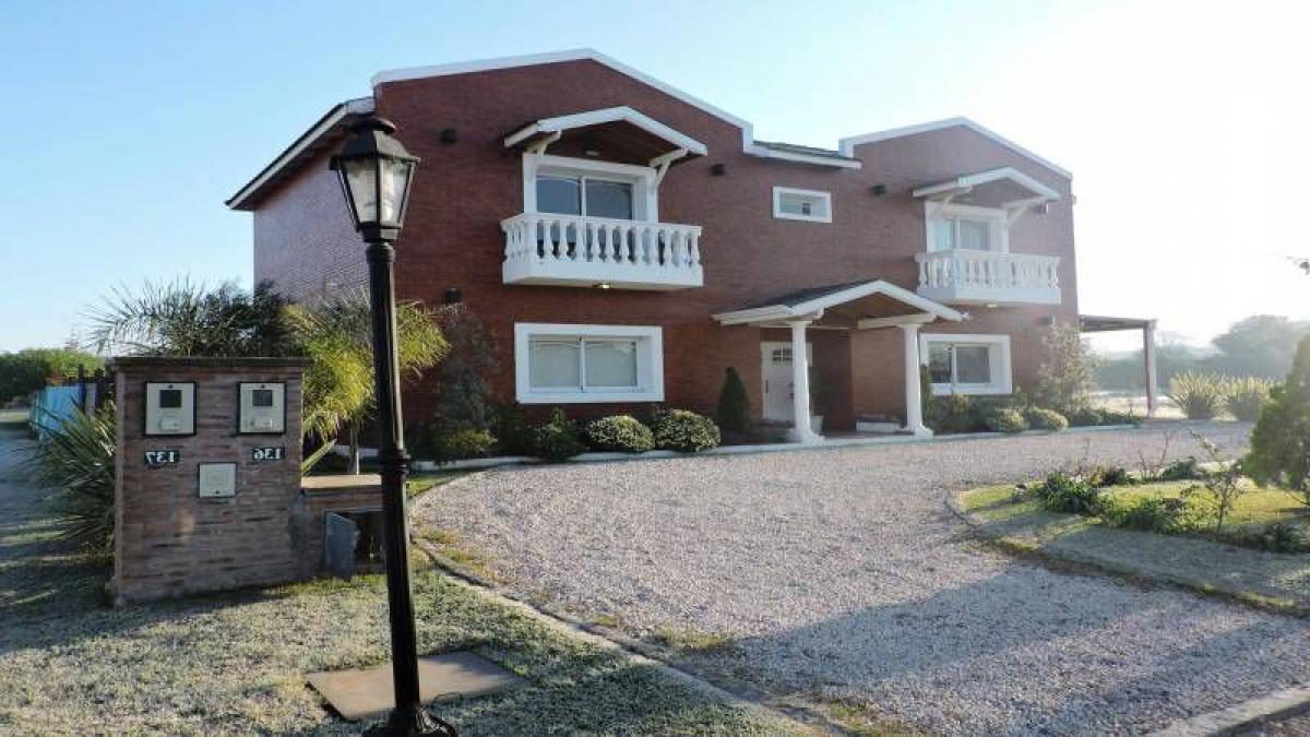3 bedrooms House in Berazategui, Argentina No. 8918