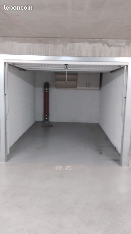  Garage in Poisy, France No. 286486