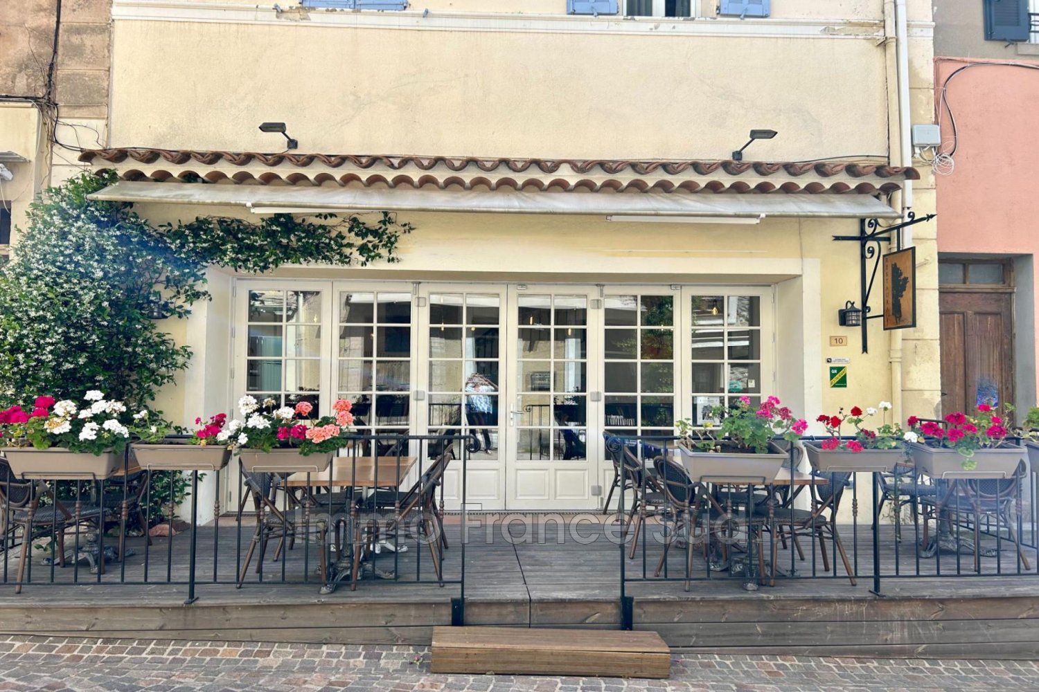 75m² Commercial property in La Garde-Freinet, France No. 353220