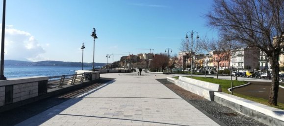 3-salle Appartement à Pozzuoli, Italy No. 181569 17