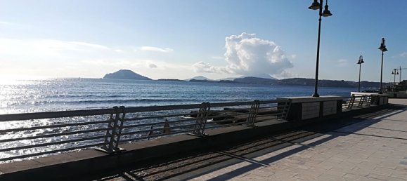 3-salle Appartement à Pozzuoli, Italy No. 181569 14