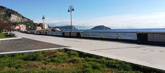 3-salle Appartement à Pozzuoli, Italy No. 181569 16