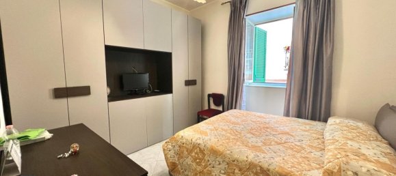 3-salle Appartement à Pozzuoli, Italy No. 181569 9